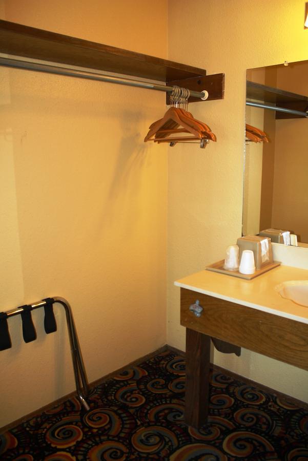Lake Palestine Motor Inn Coffee City Room photo